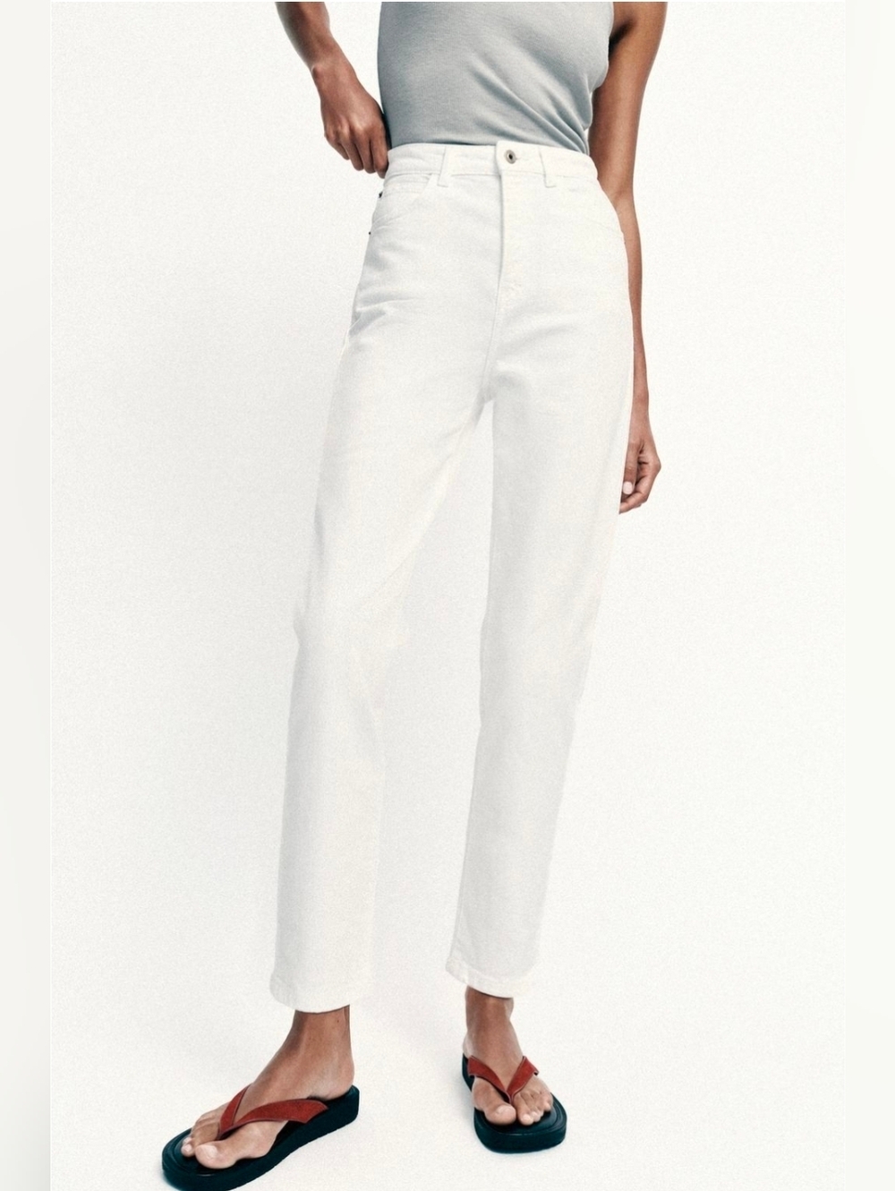 Zara White High-Rise Relaxed Taper Mom Jeans Size 2